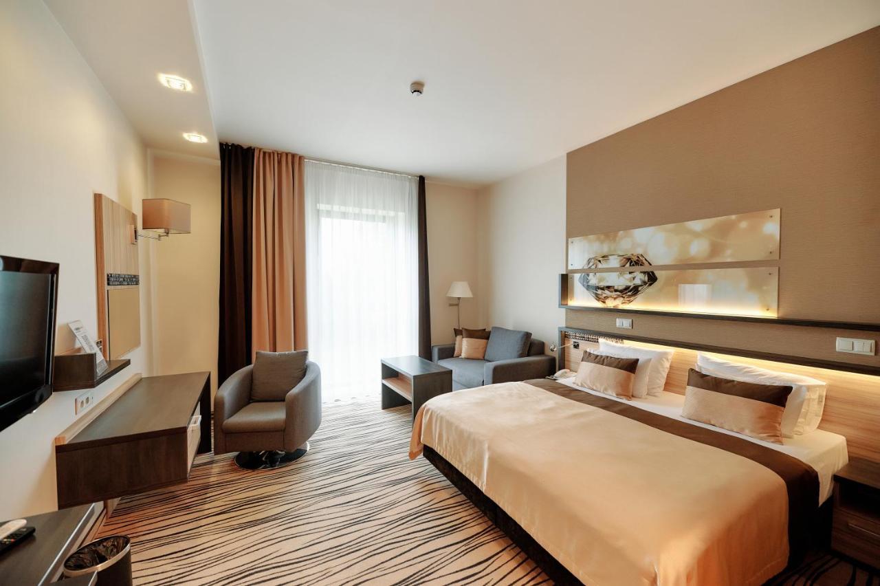 Blue Diamond Hotel Active Spa Trzebownisko Luaran gambar