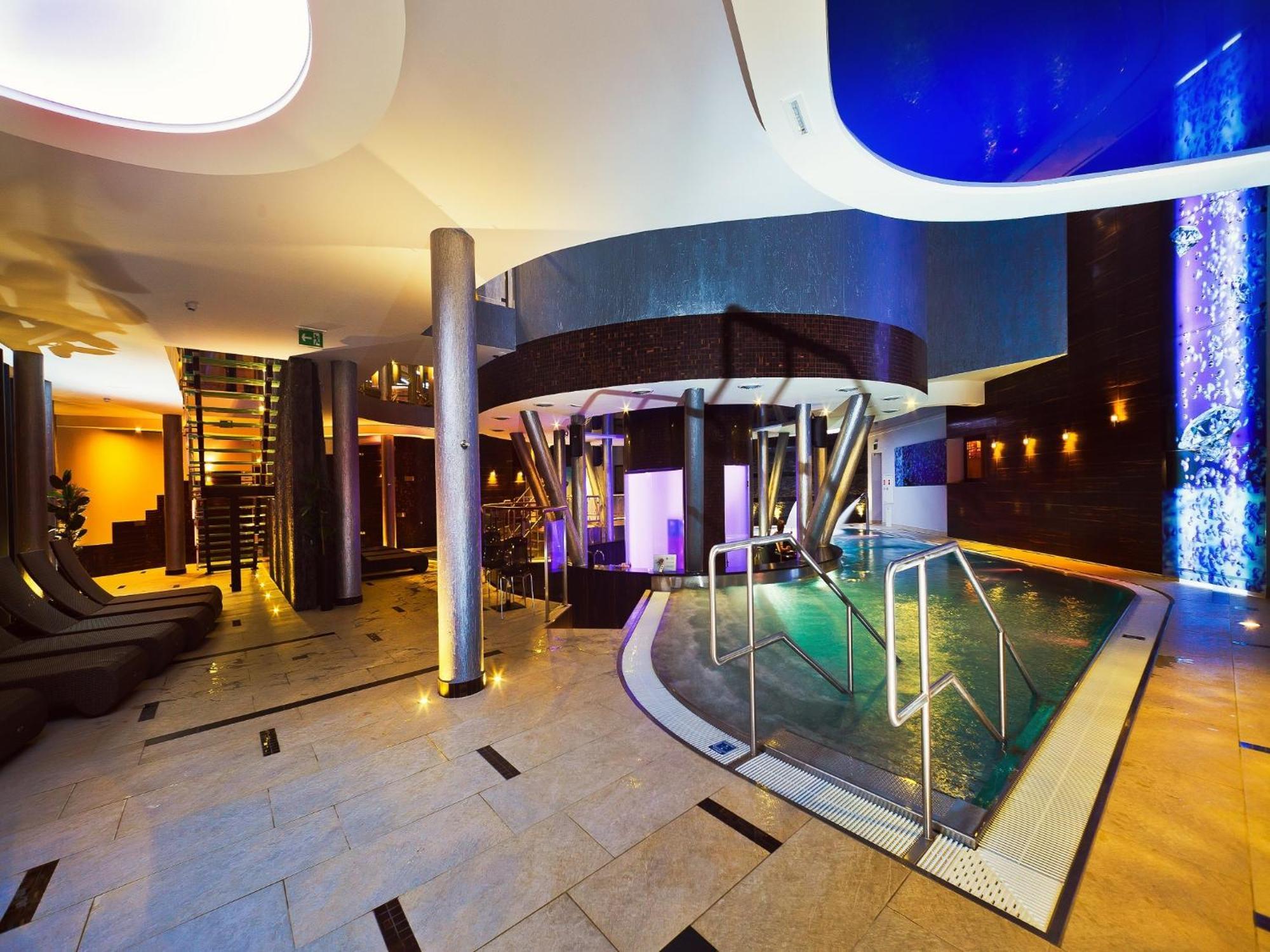 Blue Diamond Hotel Active Spa Trzebownisko Luaran gambar