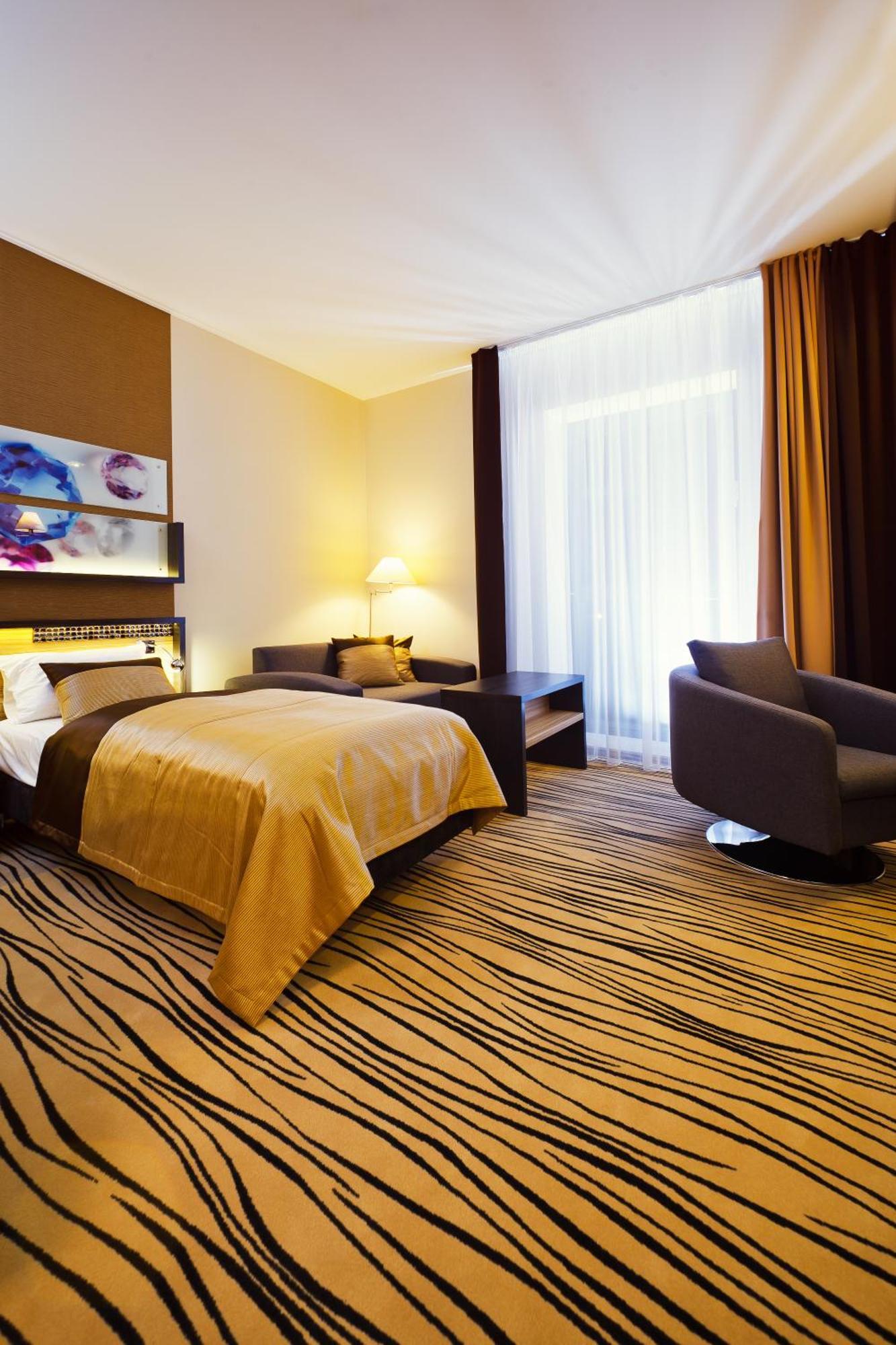 Blue Diamond Hotel Active Spa Trzebownisko Luaran gambar